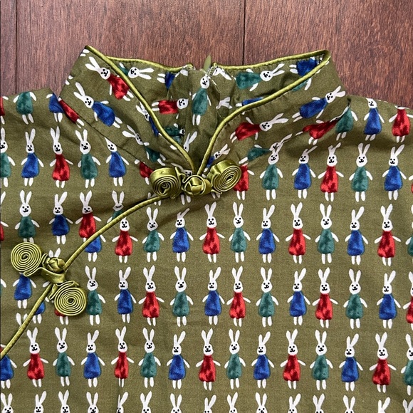 Chou-Chou Chic Girl’s Green Bunny Qipao, Size 7 (Size 140) - Picture 3 of 13